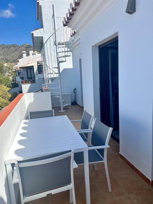 Atico Con Increibles Vistas A Las Montanas Y Mar Frigiliana Exterior foto