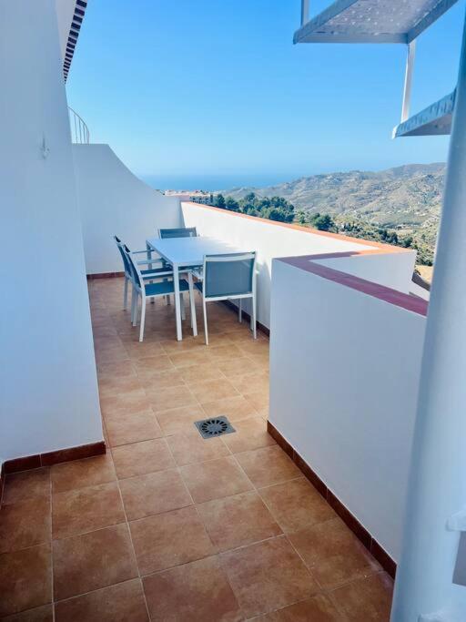 Atico Con Increibles Vistas A Las Montanas Y Mar Frigiliana Exterior foto