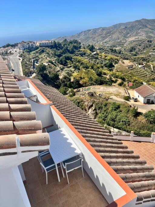 Atico Con Increibles Vistas A Las Montanas Y Mar Frigiliana Exterior foto